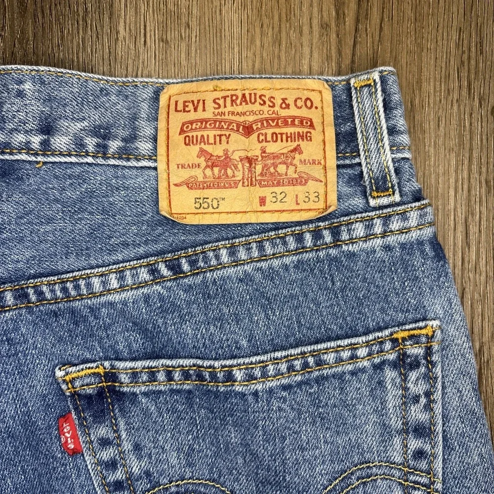 VTG Levis 550 Blue Jeans Men 32x33 Cotton Denim Relaxed Tapered Fit Med Wash Y2K